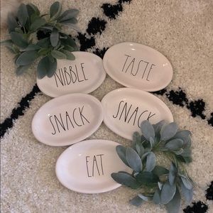 Appetizer plates and wreaths